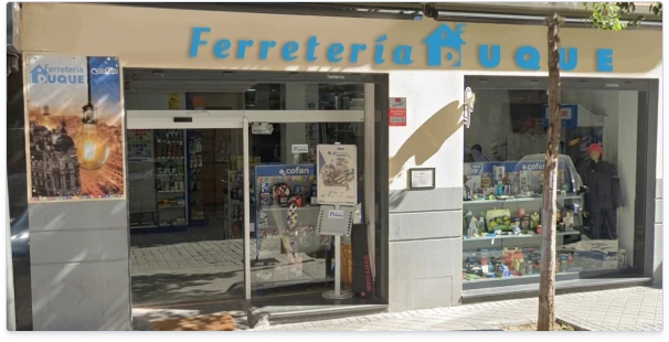 Fachada de la Ferretería Duque en el barrio de Salamanca, Madrid